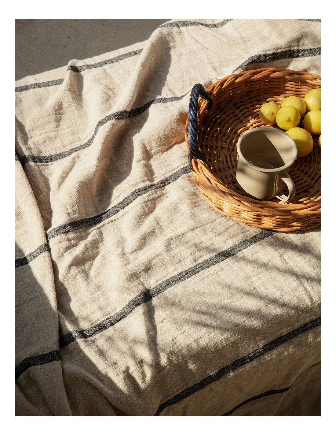 Ferm LIVING BLUE HANDLE TRAY 4 Ferm LIVING BLUE HANDLE TRAY - Imagen 2