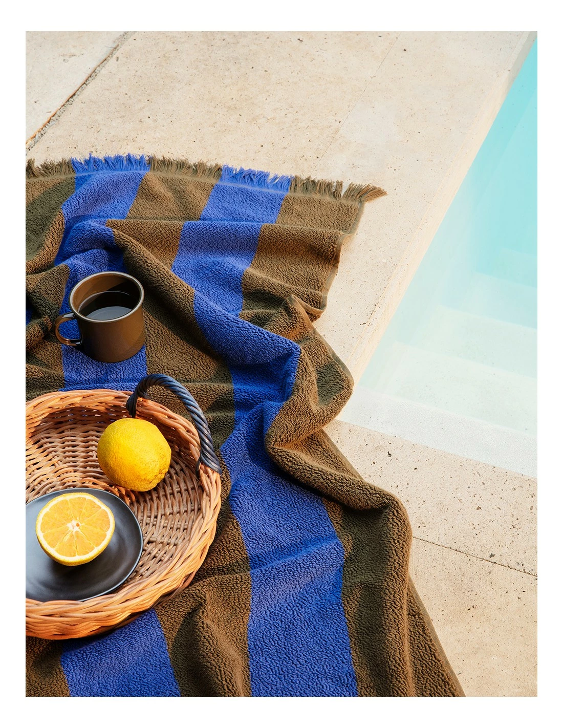 Ferm LIVING BLUE HANDLE TRAY 6 Ferm LIVING BLUE HANDLE TRAY - Imagen 4