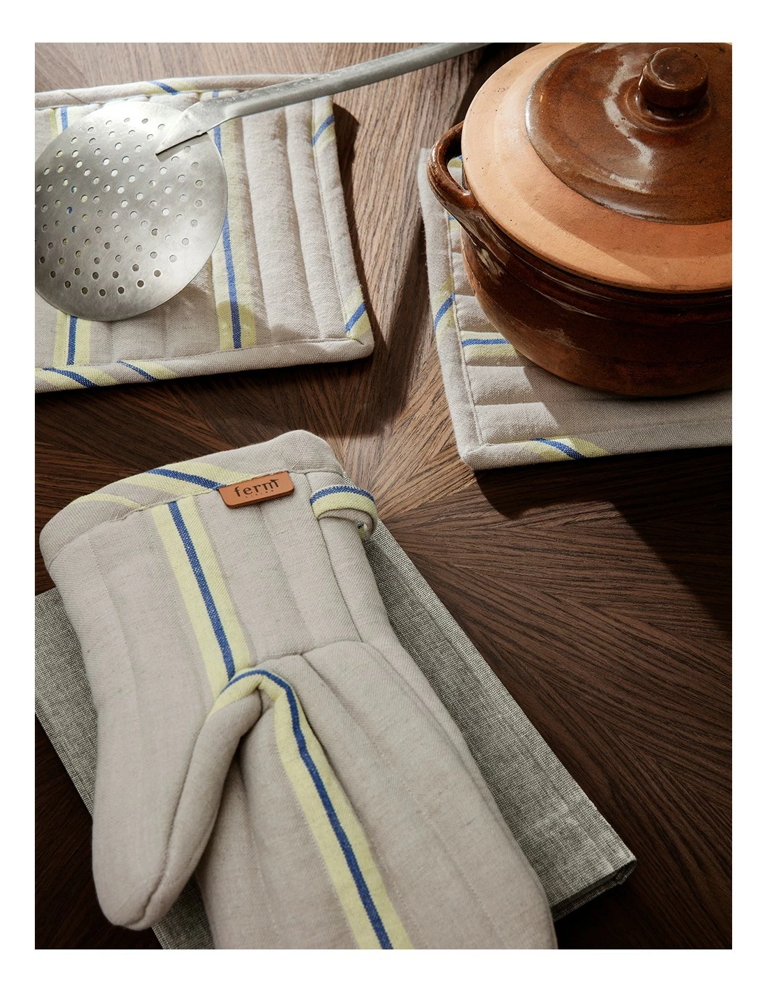 Ferm LIVING MANOPLA HALE OYSTER 4 Ferm LIVING MANOPLA HALE OYSTER - Imagen 2